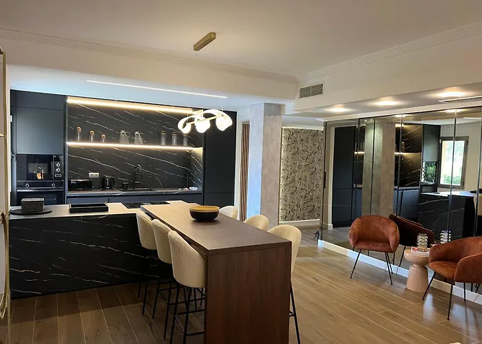 Impresionante De Lujo Con Jardin 埃斯特波纳