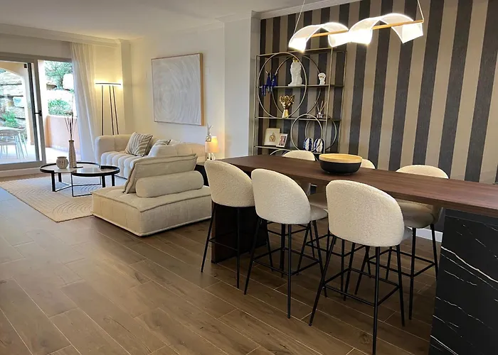 Impresionante De Lujo Con Jardin 에스테포나