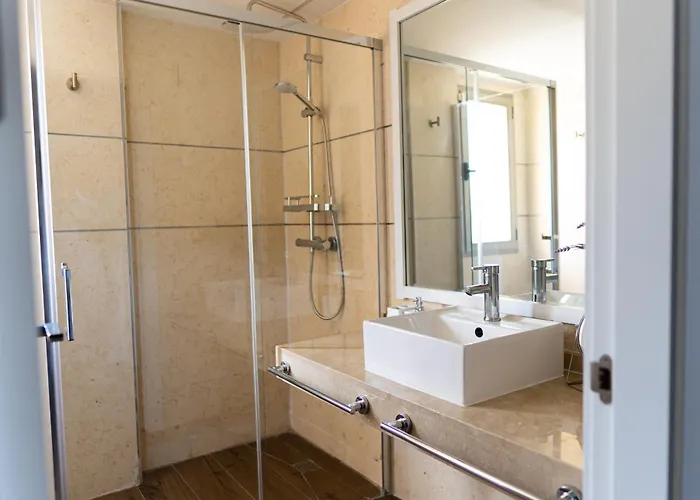 Impresionante De Lujo Con Jardin 에스테포나